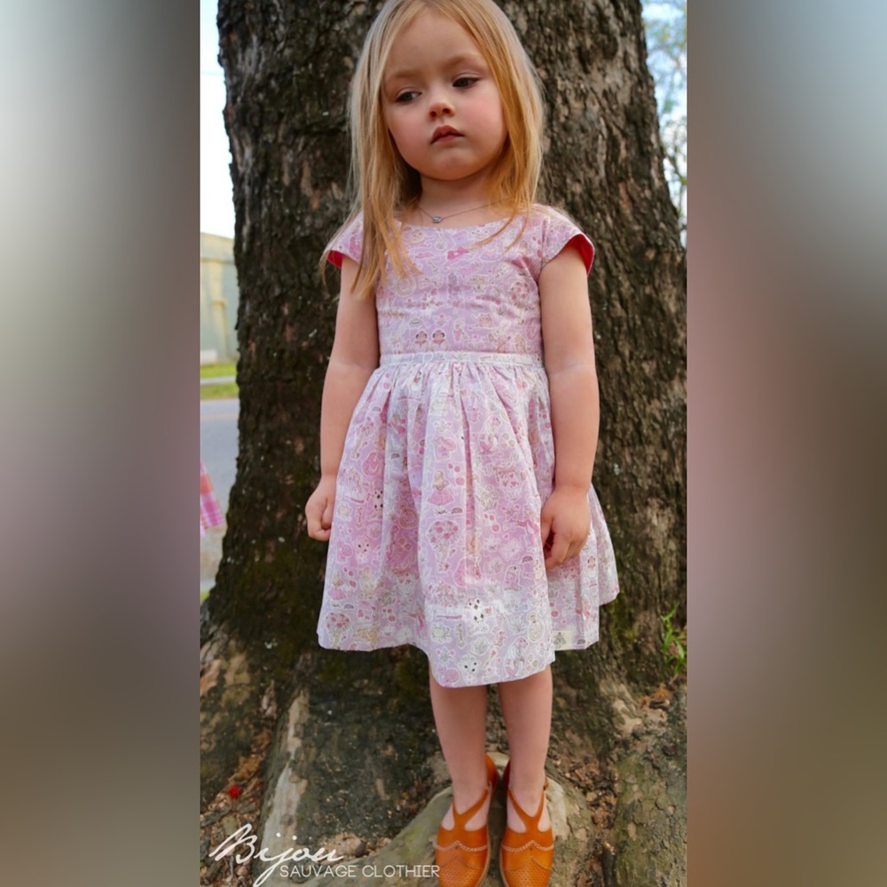 Bijou Savage Clothier Size 5 Girl Dress w/ Pockets (Alice In WonderLand)